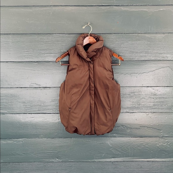 GAP Puffer Vest - Picture 2 of 6